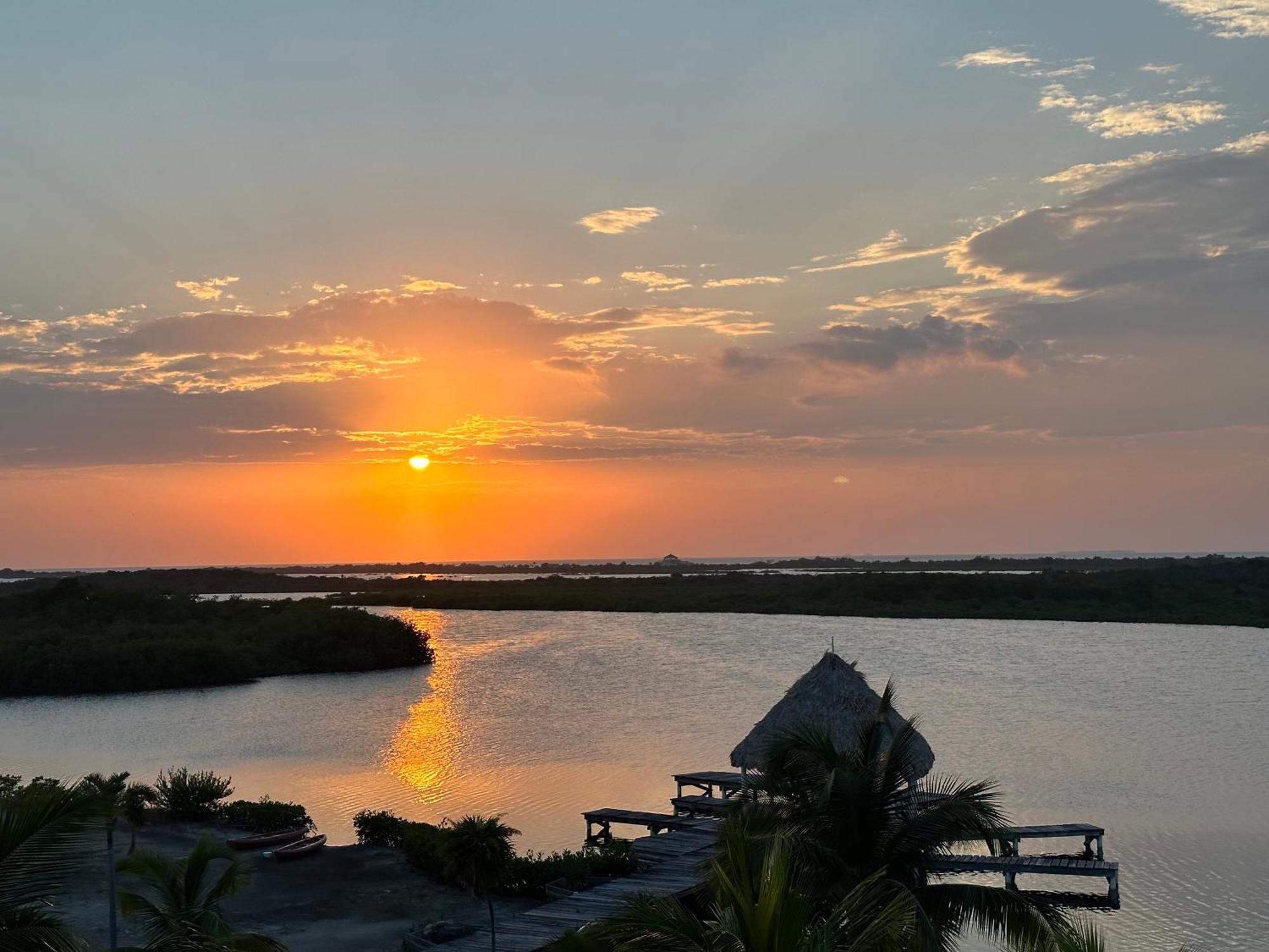 Brahma Blue Resort سان بيدرو المظهر الخارجي الصورة